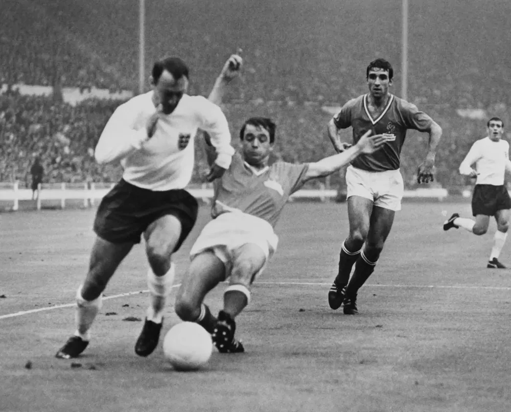 Greaves en acción ante Francia en el Mundial de 1966