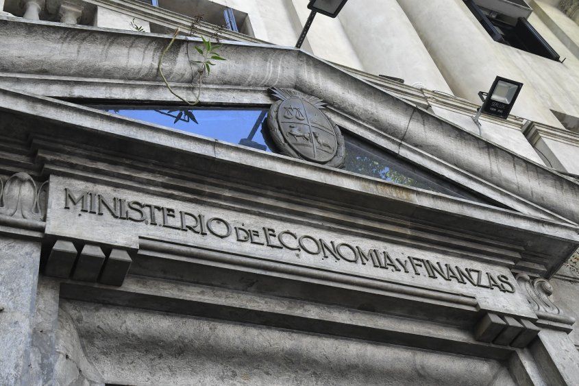 Ministerio de Economía y Finanzas, fachada.