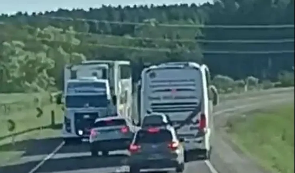 Captura del video del accidente que casi se produce en Tacuarembó