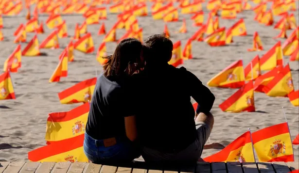 España es el primer país europeo que supera el millón de contagios y le vienen semanas muy duras