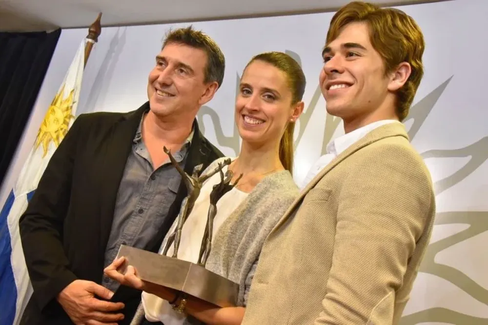 El director artístico del Ballet Nacional del Sodre, Julio Bocca, la primera bailarina María Noel Riccetto y el primer bailarín Gustavo Carvalho