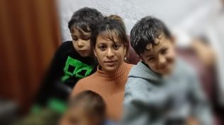 Madre del niño que cayó del Gusano Manzana del Parque Rodó demandó al dueño del juego y habló de la relación complicada con el padre del menor