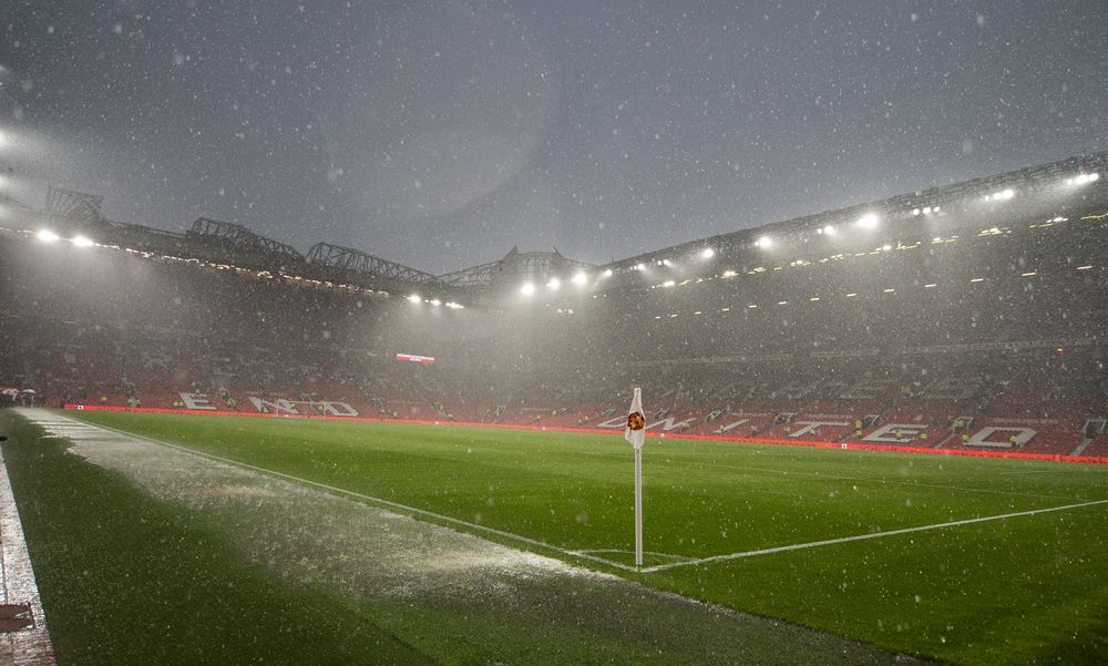 Old Trafford de Manchester United bajo lluvia