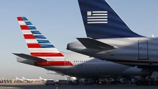 EEUU- Un avión de la American Airlines y otro de US Airways. Las dos empresas forman la aerolínea más grande del mundo