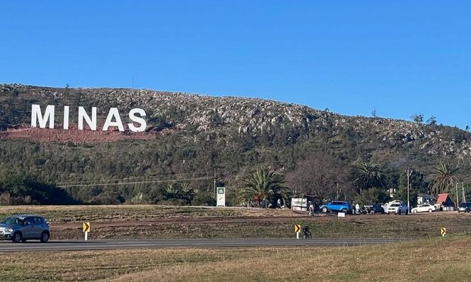 Letras gigantes en Minas