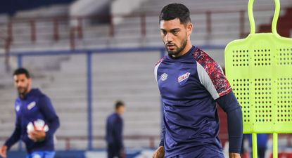 Emiliano Ancheta en la práctica nocturna de Nacional