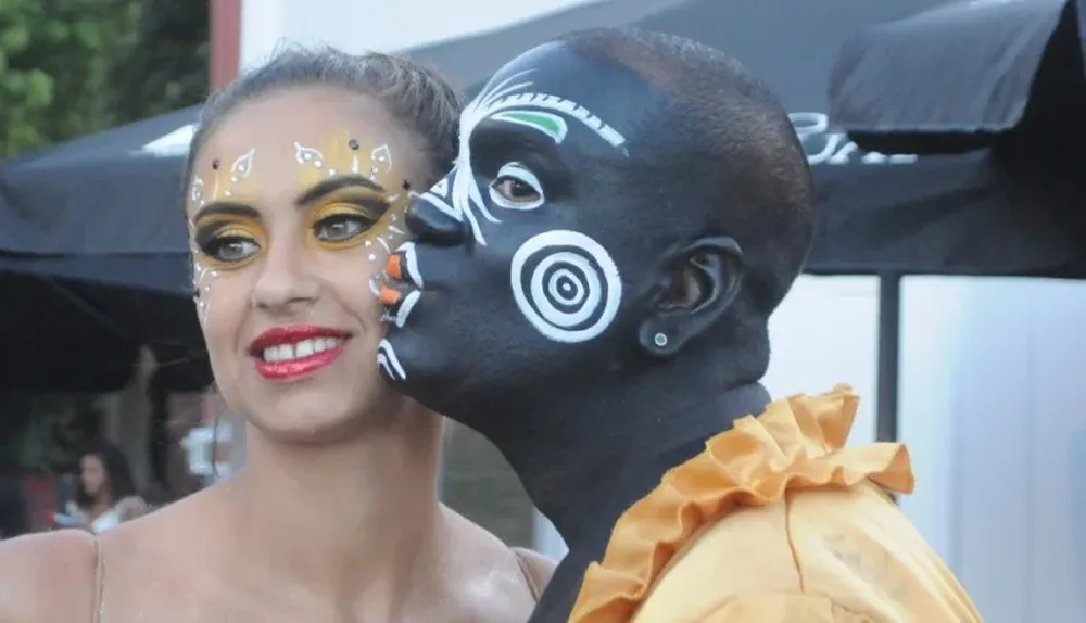 Integrantes de la comparsa C 1080 en el Ramón Collazo