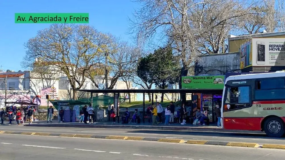 Estado actual de la parada de Agraciada y Freire