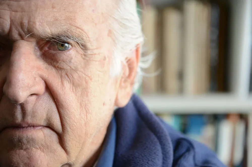 Rosencof rebusca en su memoria en La caja de zapatos, su nuevo libro