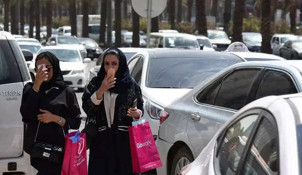 Cómo impactará en el mercado de trabajo saudí que las mujeres empiecen a manejar