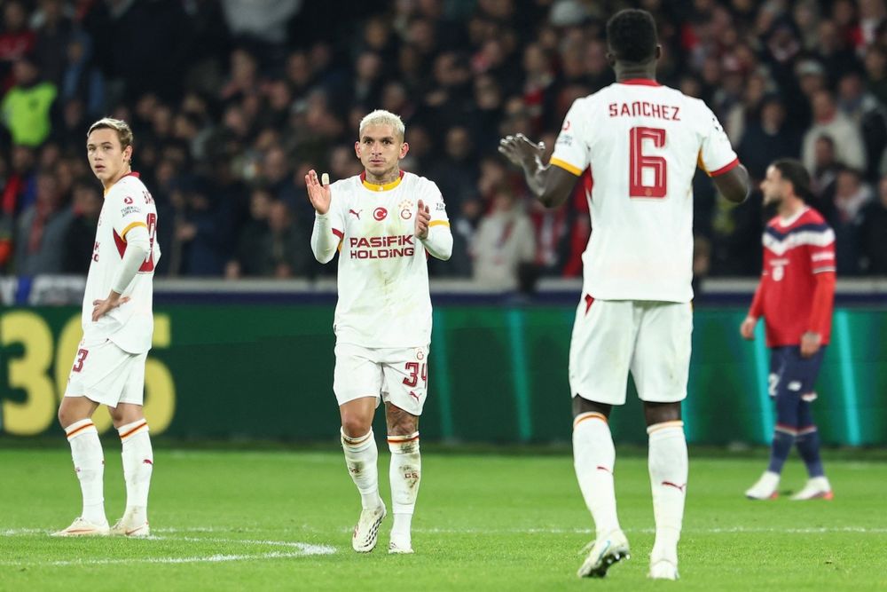 Lucas Torreira en el partido ante Lille por la UEFA Champions League