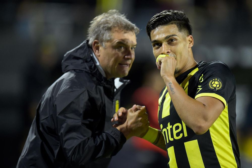 Diego Aguirre junto a Matías Arezo