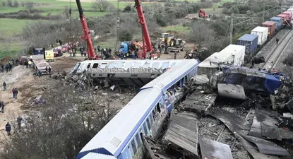 al menos 36 muertos y 130 heridos en un choque frontal de trenes en grecia