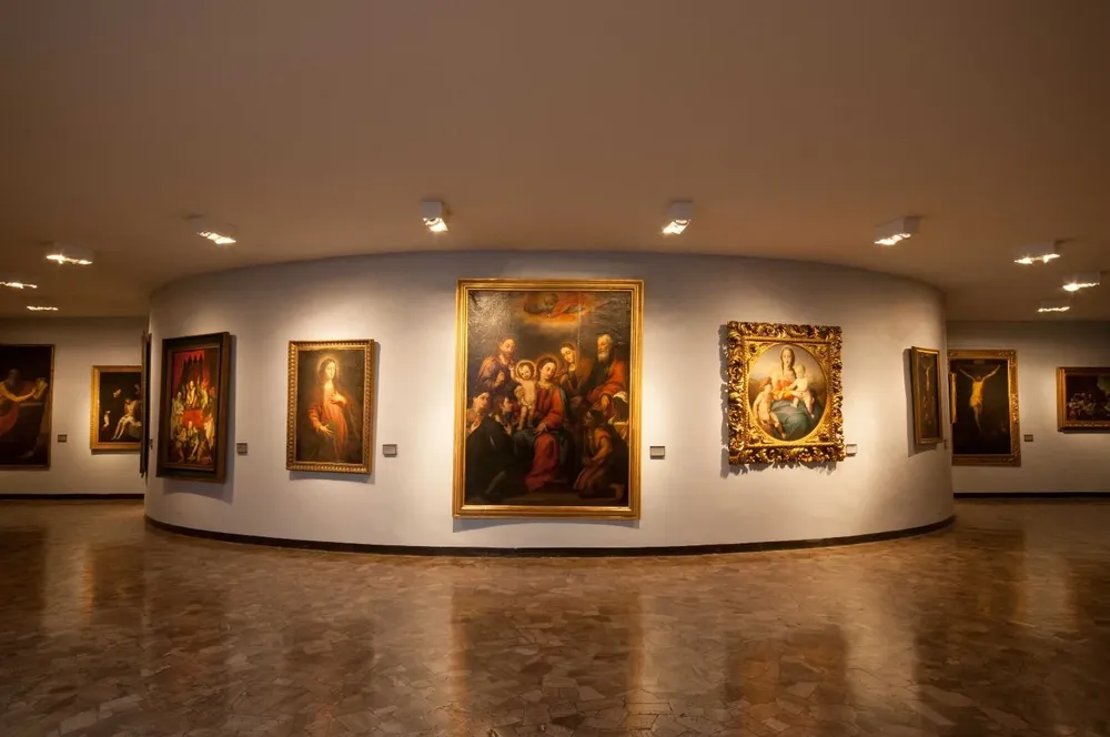 Muchas obras que hoy son valoradas en millones de dólares fueron descubiertas en lugares insólitos