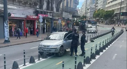 mandenle saludos a carolina: nuevo accidente en la ciclovia de 18 de julio llevo a cruce de edil con jerarca de la intendencia