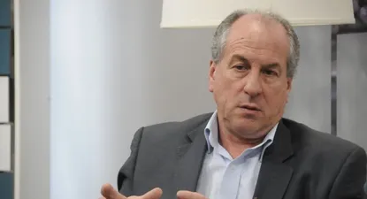 Cruce entre Murro y diputados por la ley para los cincuentones