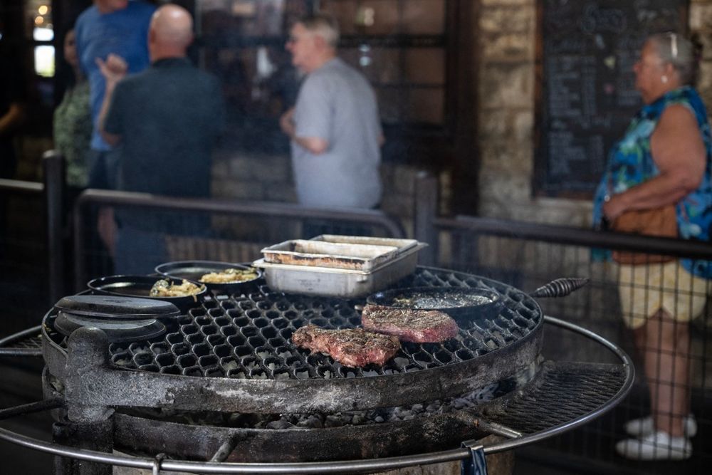 Asado de carne vacuna en un restaurante de Stephenville.