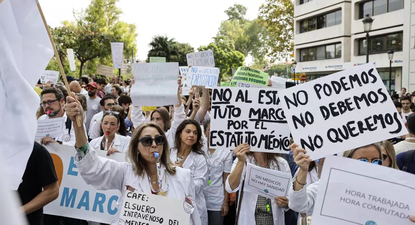 Los sindicatos convocan una huelga indefinida en enero contra el estatuto de Sanidad