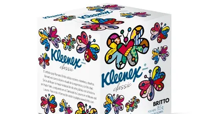 Kleenex festeja sus 90 años con estilo