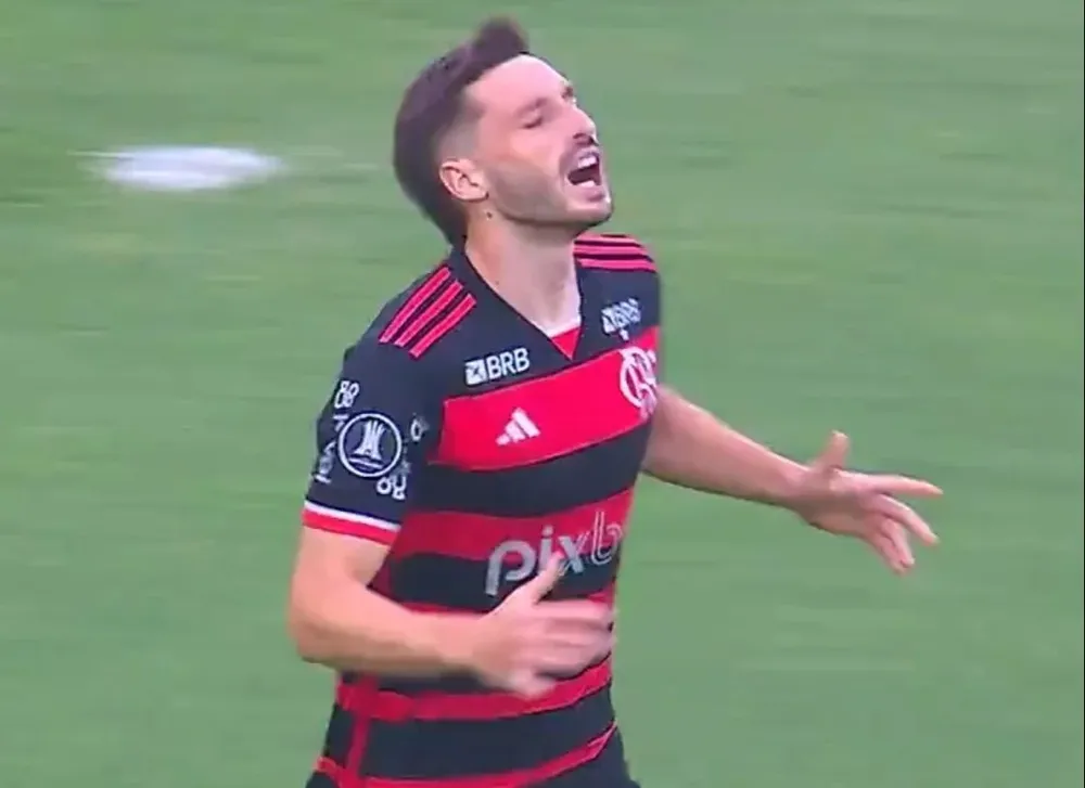 Matías Viña no puede creer el gol que erró para Flamengo ante Millonarios en el debut de la Copa Libertadores