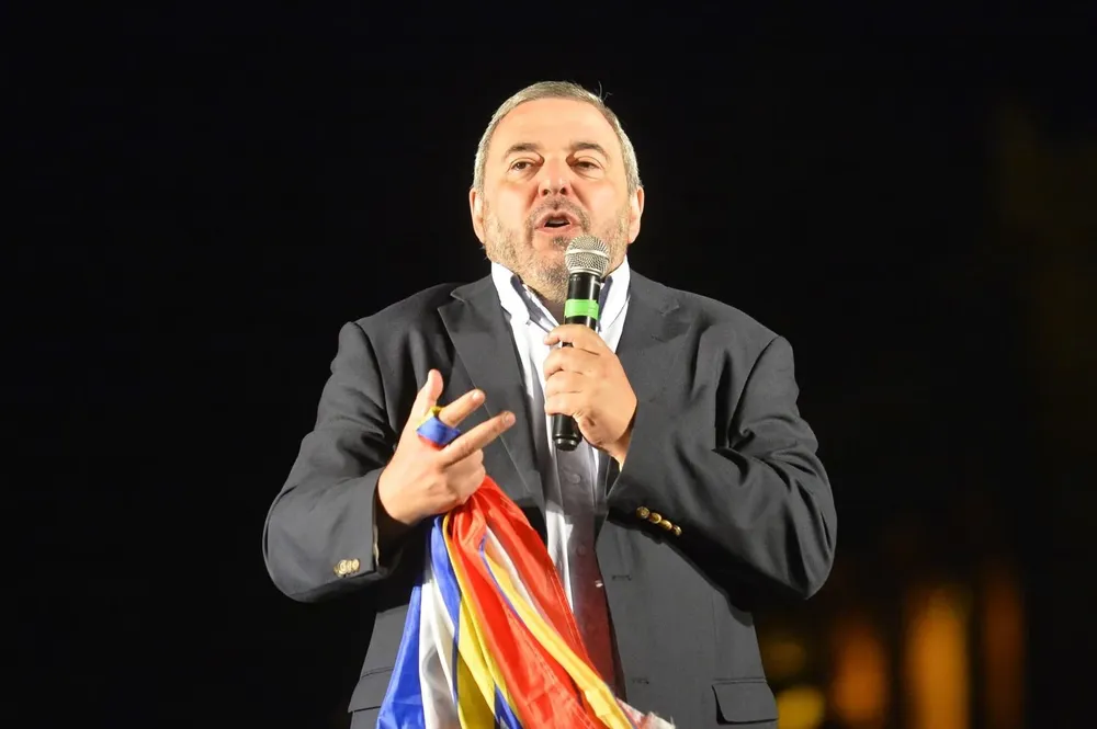 El senador frenteamplista Mario Bergara en el último acto del 26 de marzo cuando todavía era precandidato presidencial