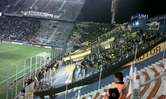 La gente ya copa la popular visitante