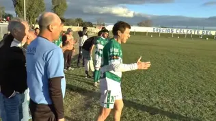 El exfutbolista y entrenador, Juan Ramón Carrasco, volvió jugar al fútbol a sus 66 años