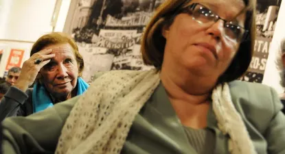La presidenta del Frente Amplio, Mónica Xavier, escucha al ex presidente de Paraguay, Fernando Lugo