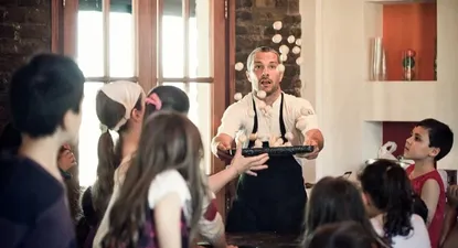 El fundador de Petit Gourmet, Diego Ruete, en una clase