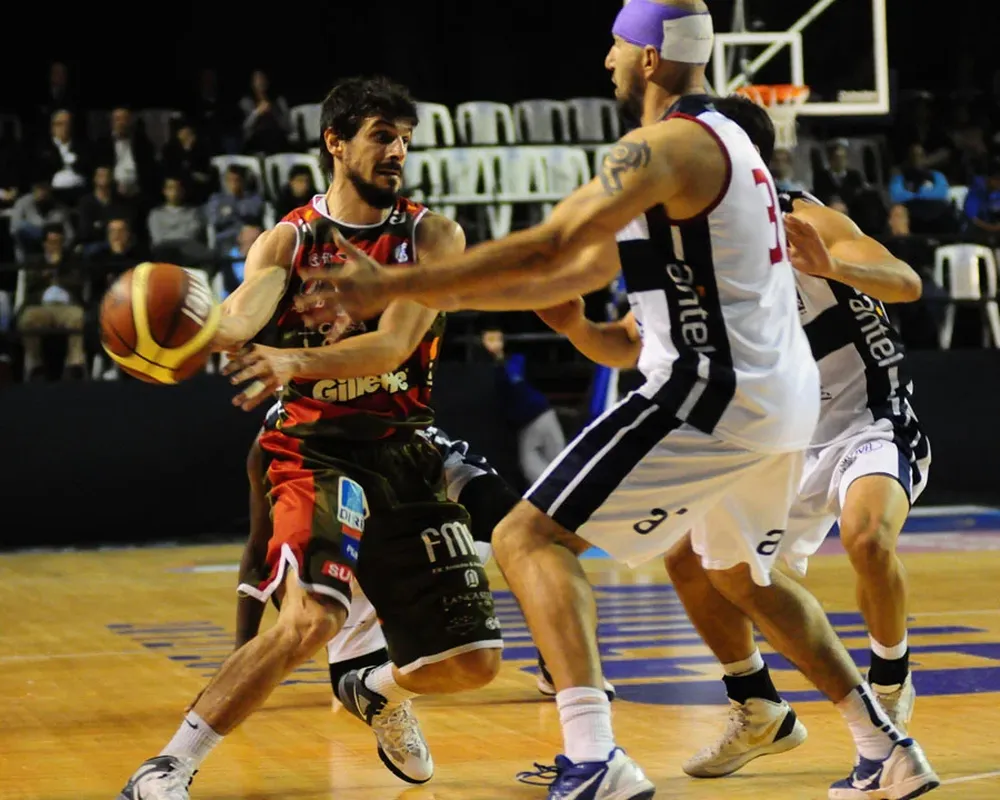 Leandro García Morales ataca ante la marca de Sebastián Vázquez