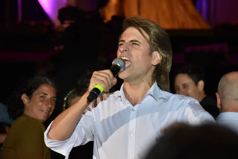 Gastón Rusito González como Luis Lacalle Pou.