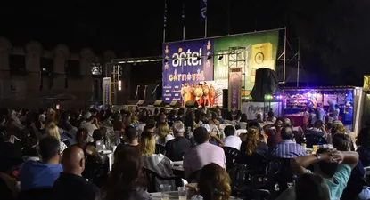 Parodistas Los Muchachos en el tablado de la Rural del Prado