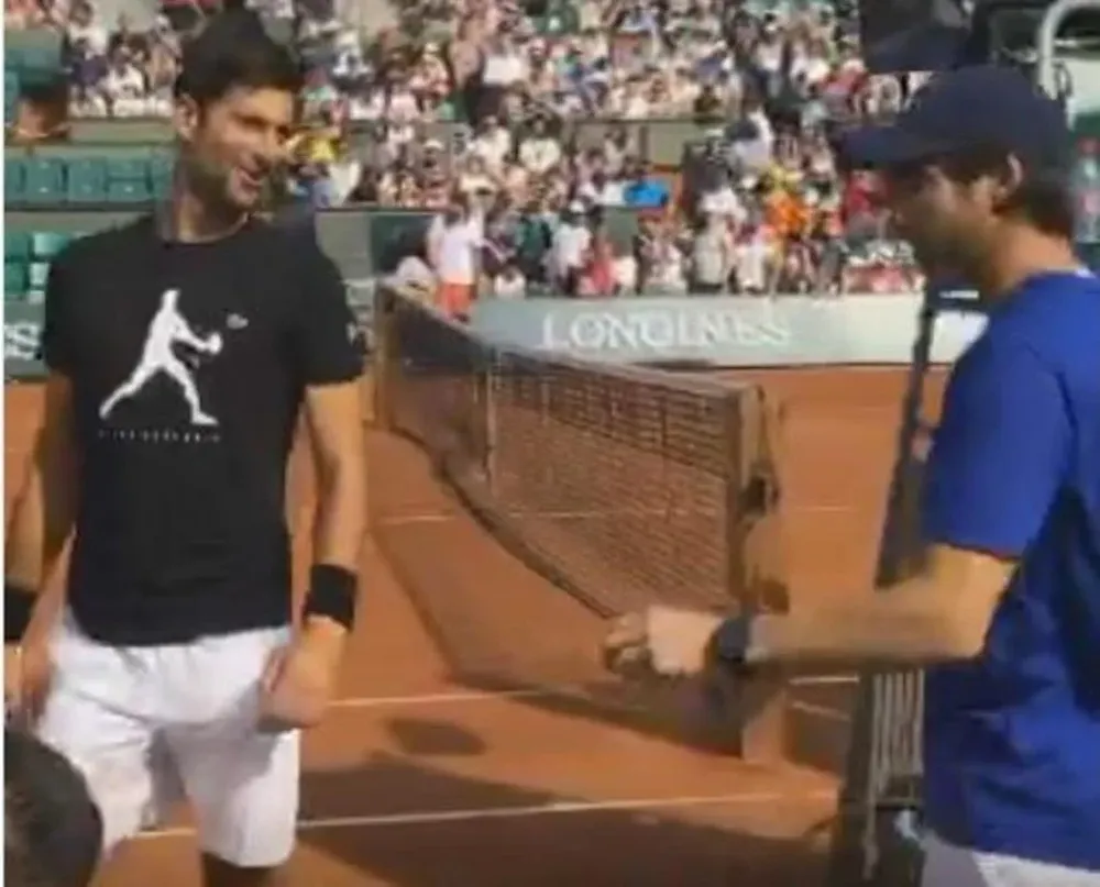 Novak Djokovic y Pablo Cuevas antes de entrenar en Roland Garros