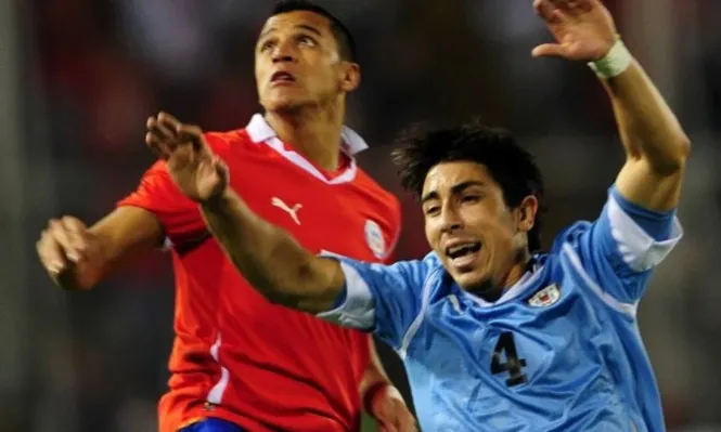 Jorge Fucile descartado ante Chile