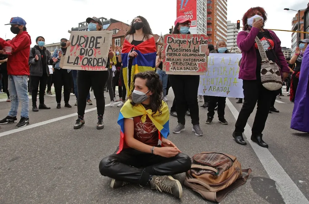Manifestación en plaza de Bogotá en Colombia.