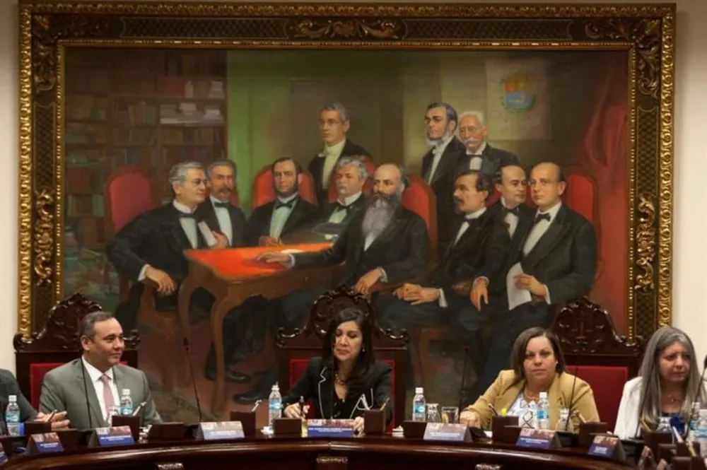 La presidenta del Tribunal Supremo de Justicia de Venezuela, Gladys Gutiérrez, preside una reunión con magistrados el 23 de diciembre de 2015