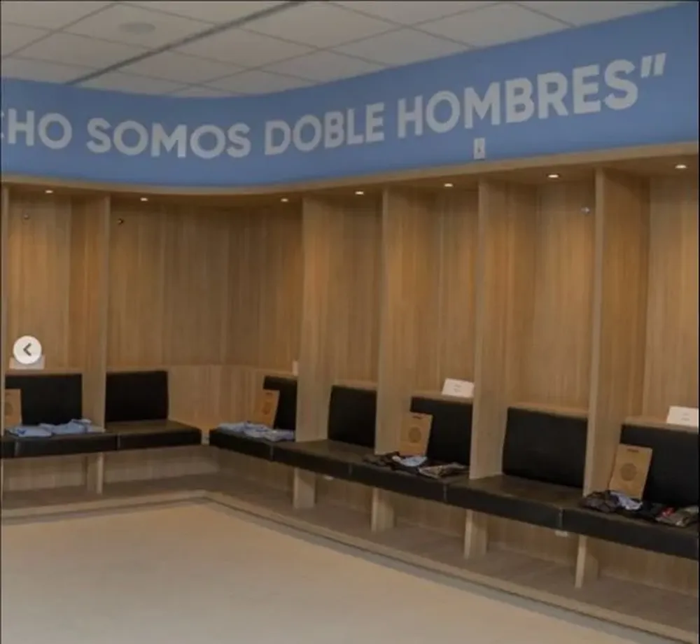 El polémico mensaje en el vestuario de City Torque.