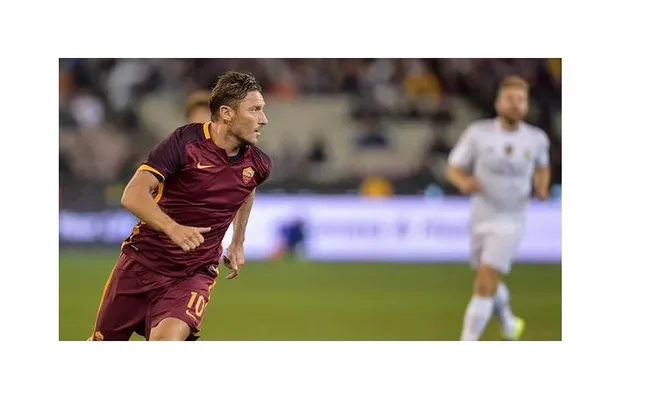 Totti, el interminable, jugó ante Real Madrid
