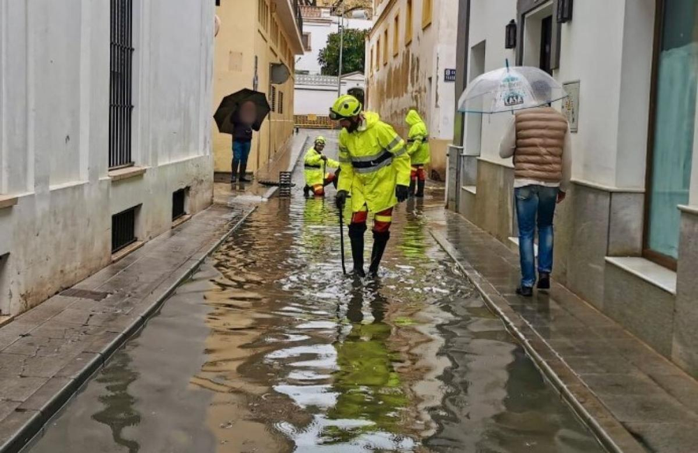 Evacuaciones y suspensión de clases en Cádiz por el posible desborde del río.