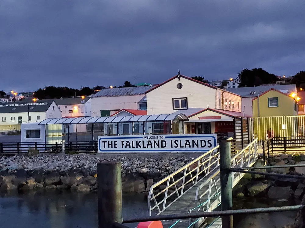 La empresa indica que las Islas Malvinas son territorio del Reino Unido y deberá consignar a Argentina como país de destino.