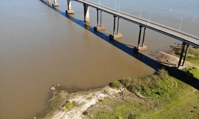 El puente internacional General Artigas