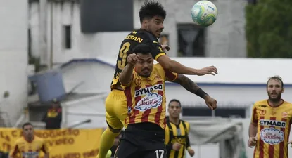 Progreso aprovechó los errores de definición de Peñarol y le sacó un empate