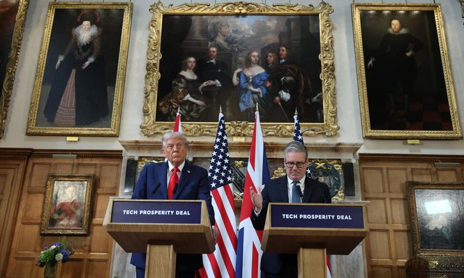 Donald Trump y Keir Starmer en Chequers, en el cierre de la visita del republicano al Reino Unido. EFE