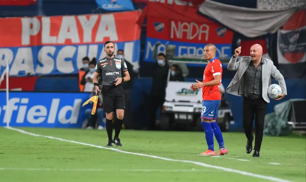 Horacio Ferreiro en el partido entre Nacional y Liverpool