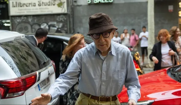 Woody Allen, al llegar al cine en Barcelona.