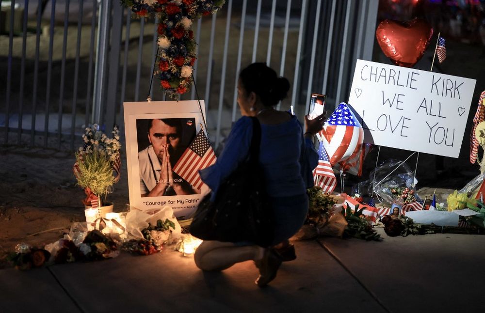 Memorial en homenaje a Charlie Kirk en Phoenix