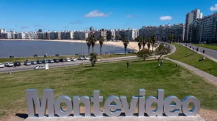 El cartel de Montevideo plateado