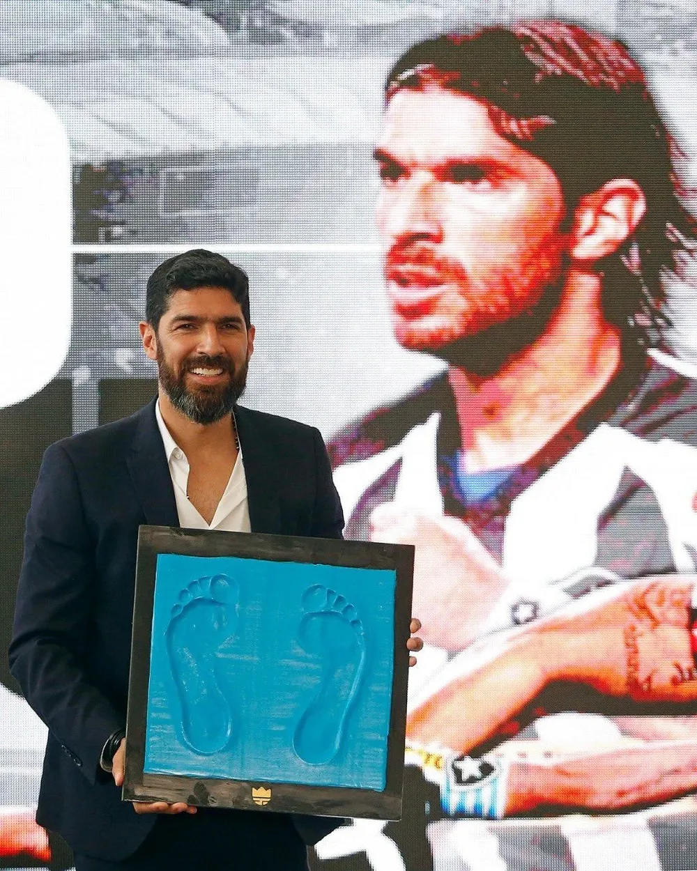 Sebastián Abreu en el homenaje en el Paseo de la Fama de Maracaná