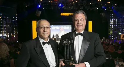Luis Montone, de EY, junto a John Christian Schandy en Mónaco