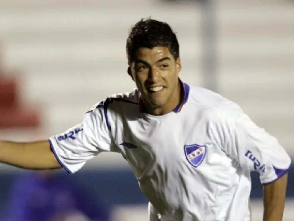 En Nacional, Lucho Suárez debutó el 3 de mayo de 2005, por Copa Libertadores y con Martín Lasarte como entrenador
